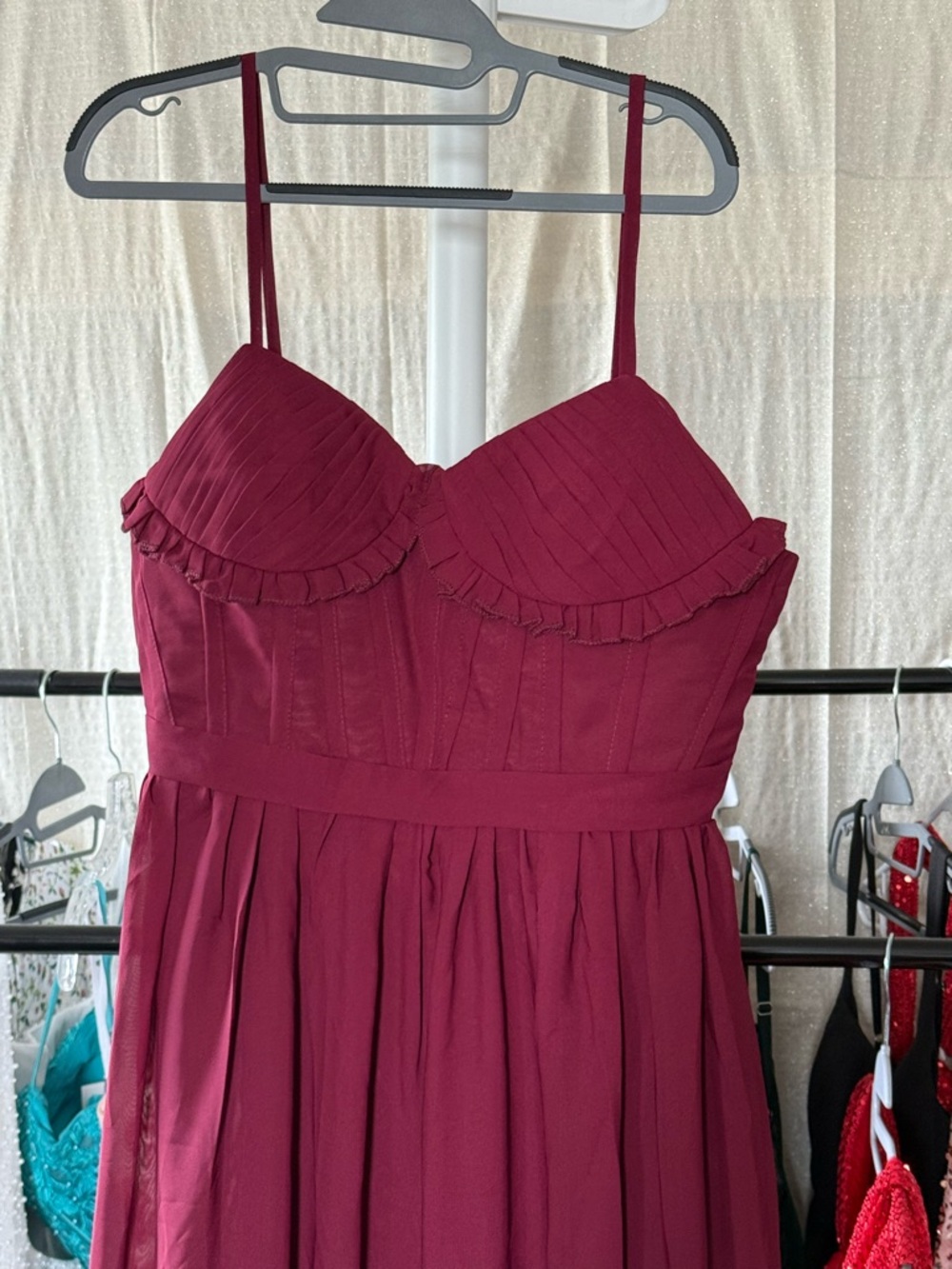 Elegant Burgundy Pleated Maxi Skirt - Women - Picture 3 of 8